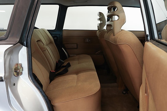 Volvo 240 8 of 11