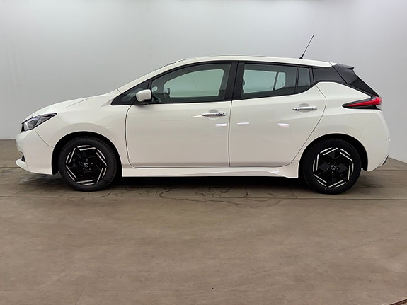 Nissan Leaf 3 of 5