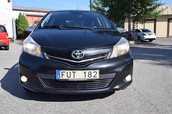Toyota Yaris 2 of 5