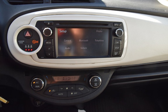 Toyota Yaris 11 of 21
