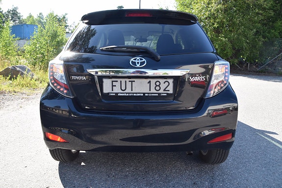 Toyota Yaris 4 of 5