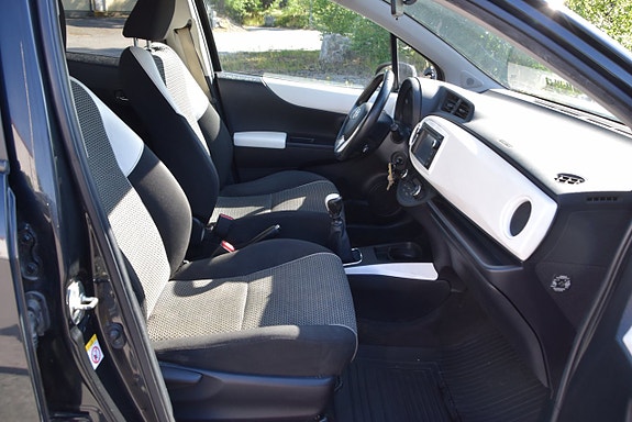 Toyota Yaris 9 of 21