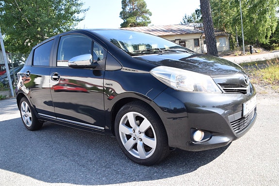 Toyota Yaris 3 of 5