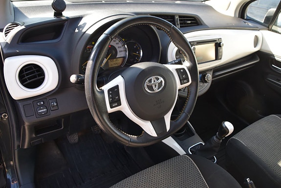 Toyota Yaris 15 of 21