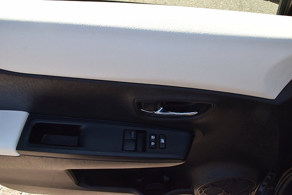 Toyota Yaris 17 of 21
