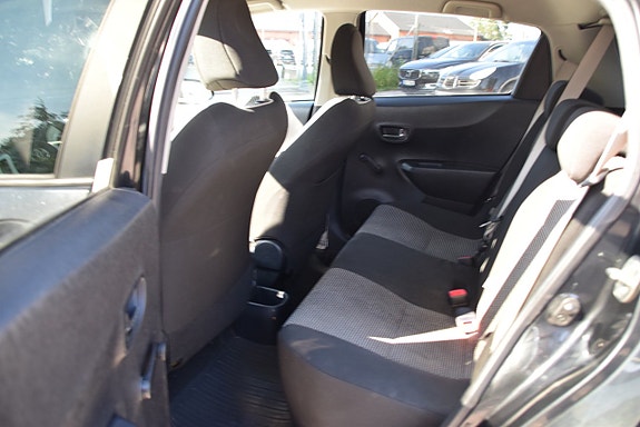 Toyota Yaris 10 of 21