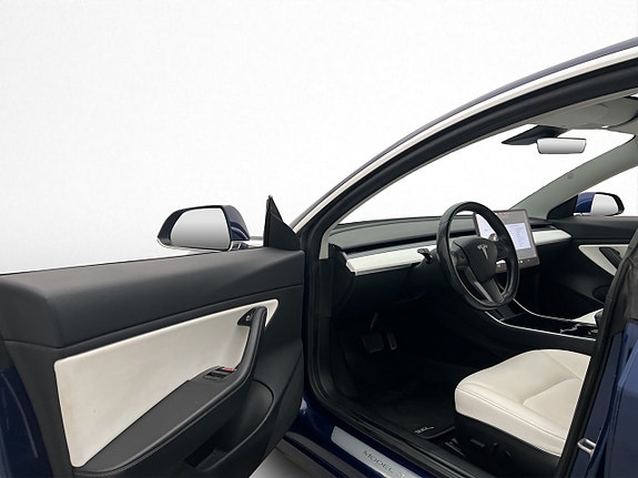 Tesla Model 3 11 of 30