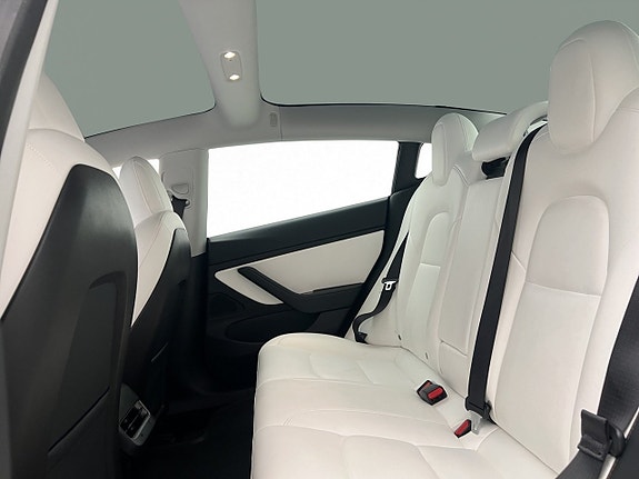 Tesla Model 3 16 of 30