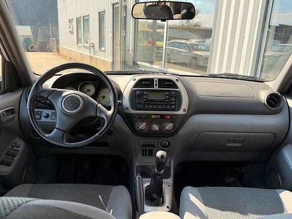 Toyota RAV4 9 of 9