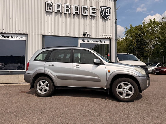 Toyota RAV4 2 of 5
