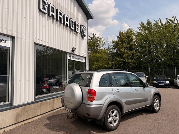 Toyota RAV4 3 of 5