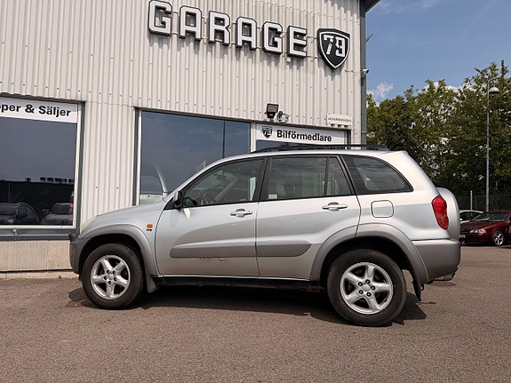Toyota RAV4 4 of 5