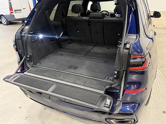 BMW X7 24 of 27