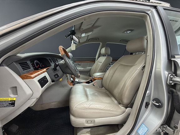 Kia Opirus 8 of 15