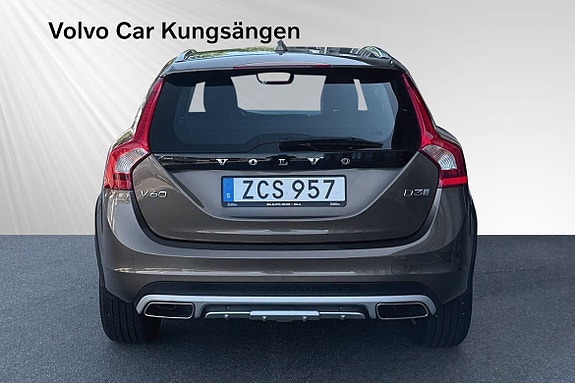 Volvo V60 Cross Country 4 of 5