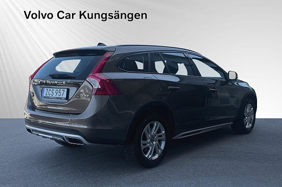 Volvo V60 Cross Country 5 of 5