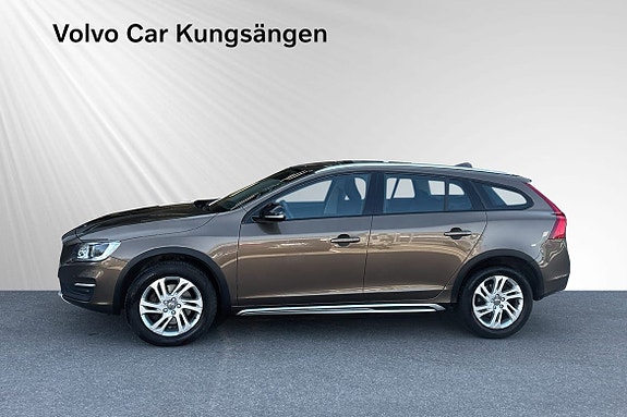 Volvo V60 Cross Country 3 of 5
