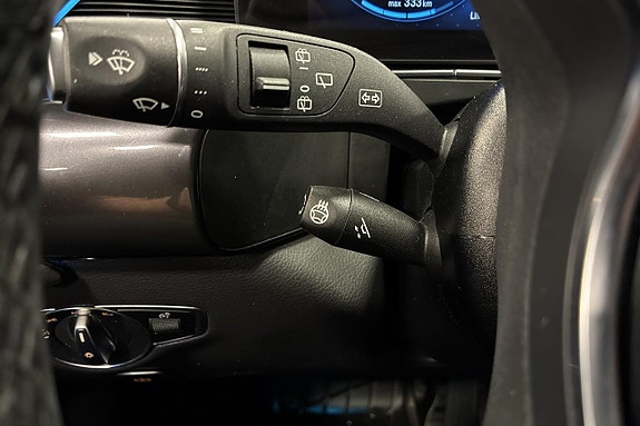 Mercedes-Benz EQC400 22 of 30