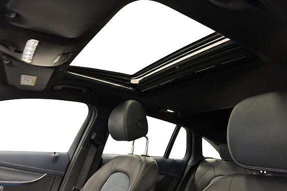 Mercedes-Benz EQC400 14 of 30