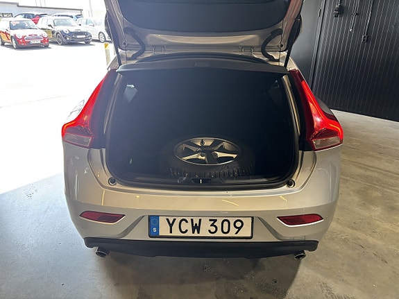 Volvo V40 21 of 27