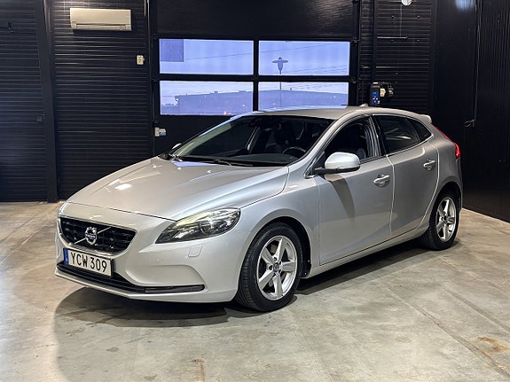 Volvo V40 3 of 27