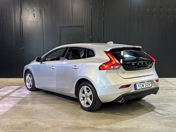 Volvo V40 4 of 27