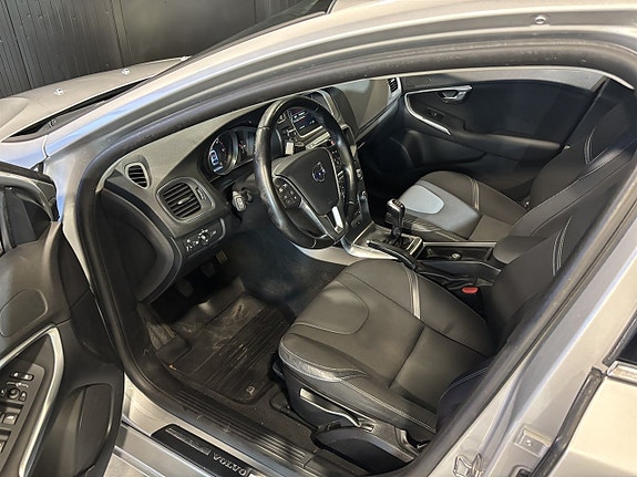 Volvo V40 7 of 27