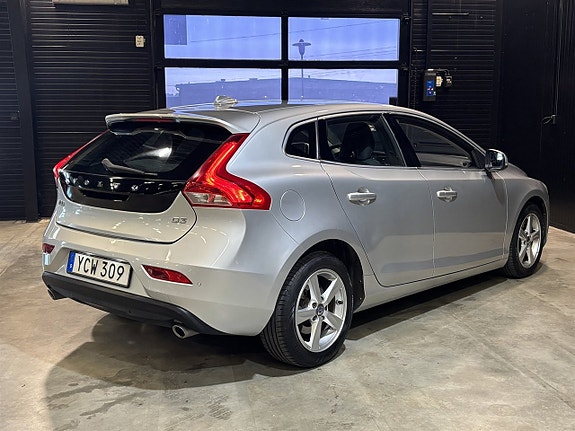 Volvo V40 6 of 27