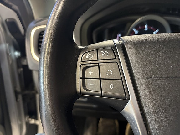 Volvo V40 17 of 27