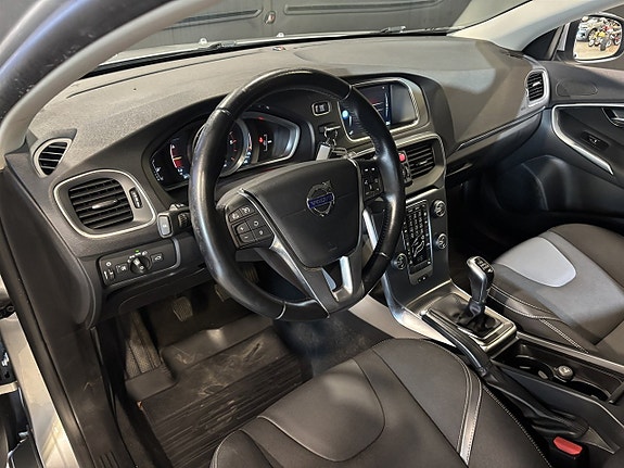 Volvo V40 8 of 27