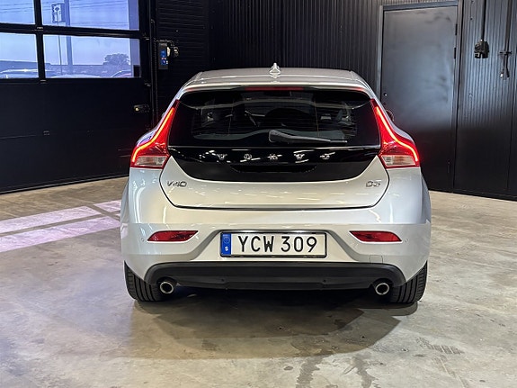 Volvo V40 5 of 27