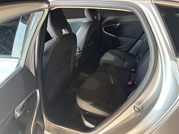 Volvo V40 19 of 27