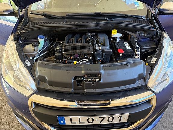 Peugeot 208 5 of 5