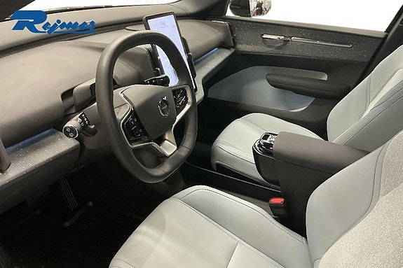 Volvo EX30 6 of 17