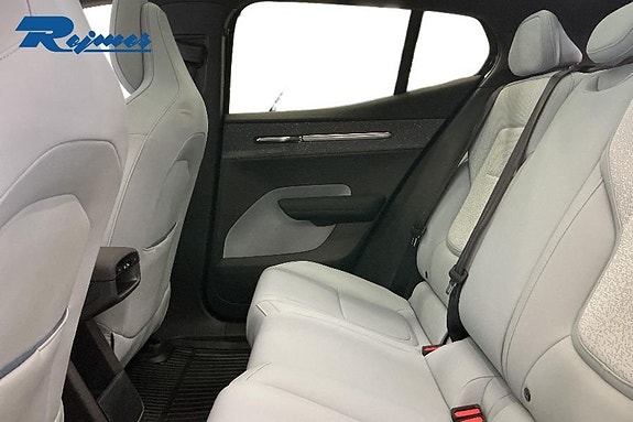 Volvo EX30 12 of 17