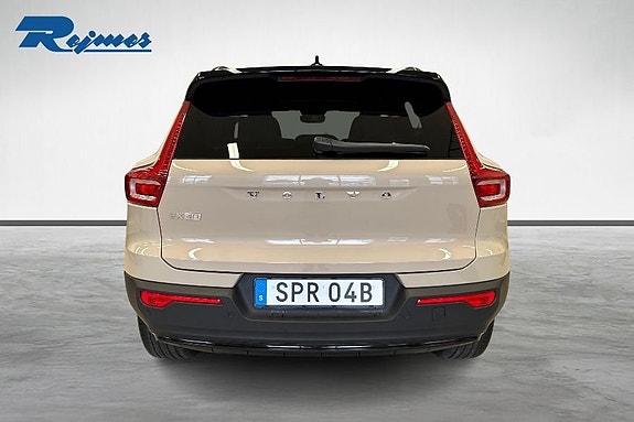 Volvo EX40 4 of 22