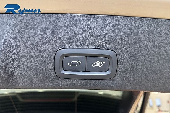Volvo EX40 17 of 22