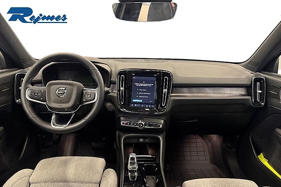 Volvo EX40 7 of 22