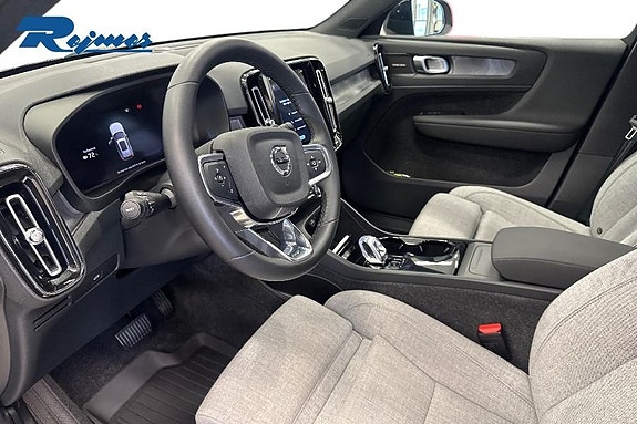 Volvo EX40 6 of 22