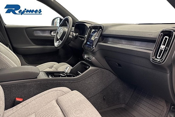 Volvo EX40 12 of 22