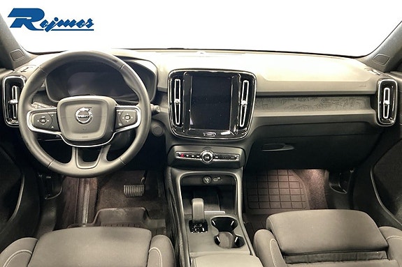 Volvo EX40 8 of 18