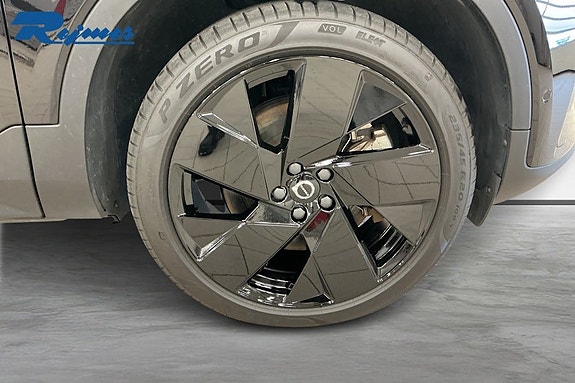 Volvo EX40 15 of 18