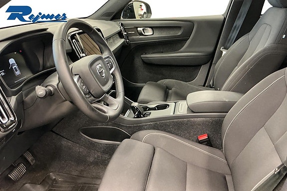 Volvo EX40 11 of 18