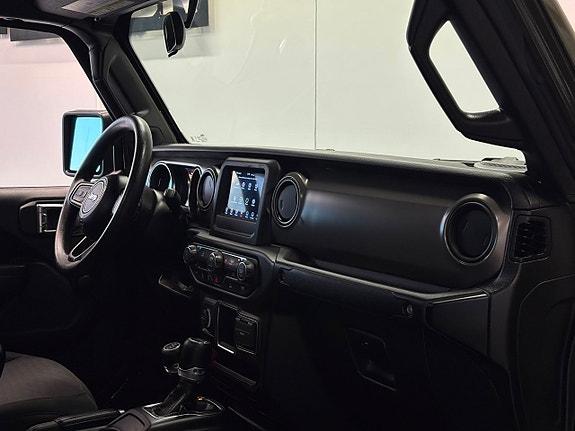 Jeep Gladiator 27 of 28