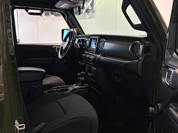 Jeep Gladiator 26 of 28