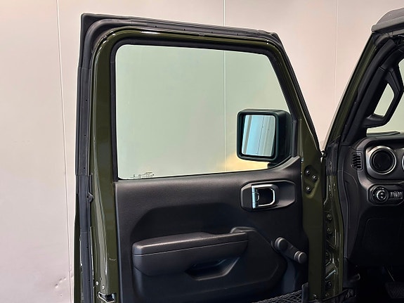 Jeep Gladiator 13 of 28