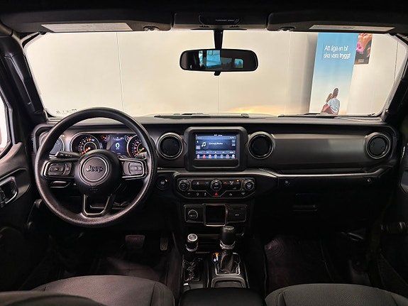 Jeep Gladiator 16 of 28