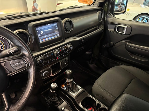 Jeep Gladiator 19 of 28