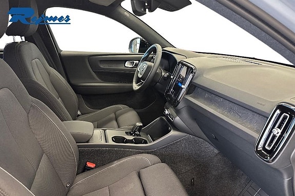 Volvo EX40 8 of 25