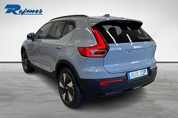 Volvo EX40 3 of 25